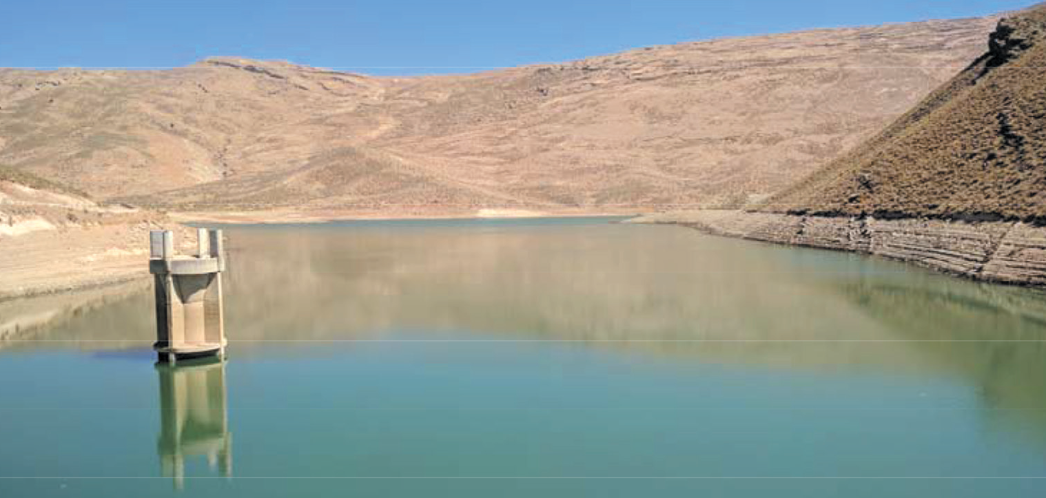 مطالعات رفتارسنجی و تهیه گزارش سالیانه کنترل پایداری سد کمانه در سالهای 1397 و 1398